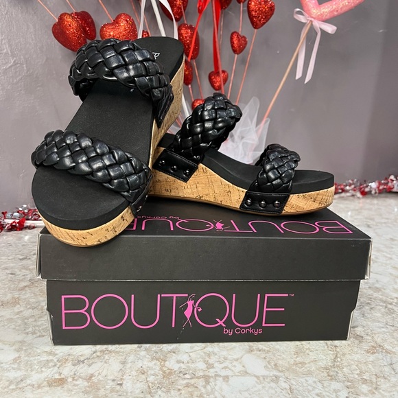 Black Wildflower Wedges - Corkys main image 0